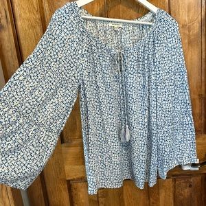 Max Studio Women’s flowy shirt. Size medium.